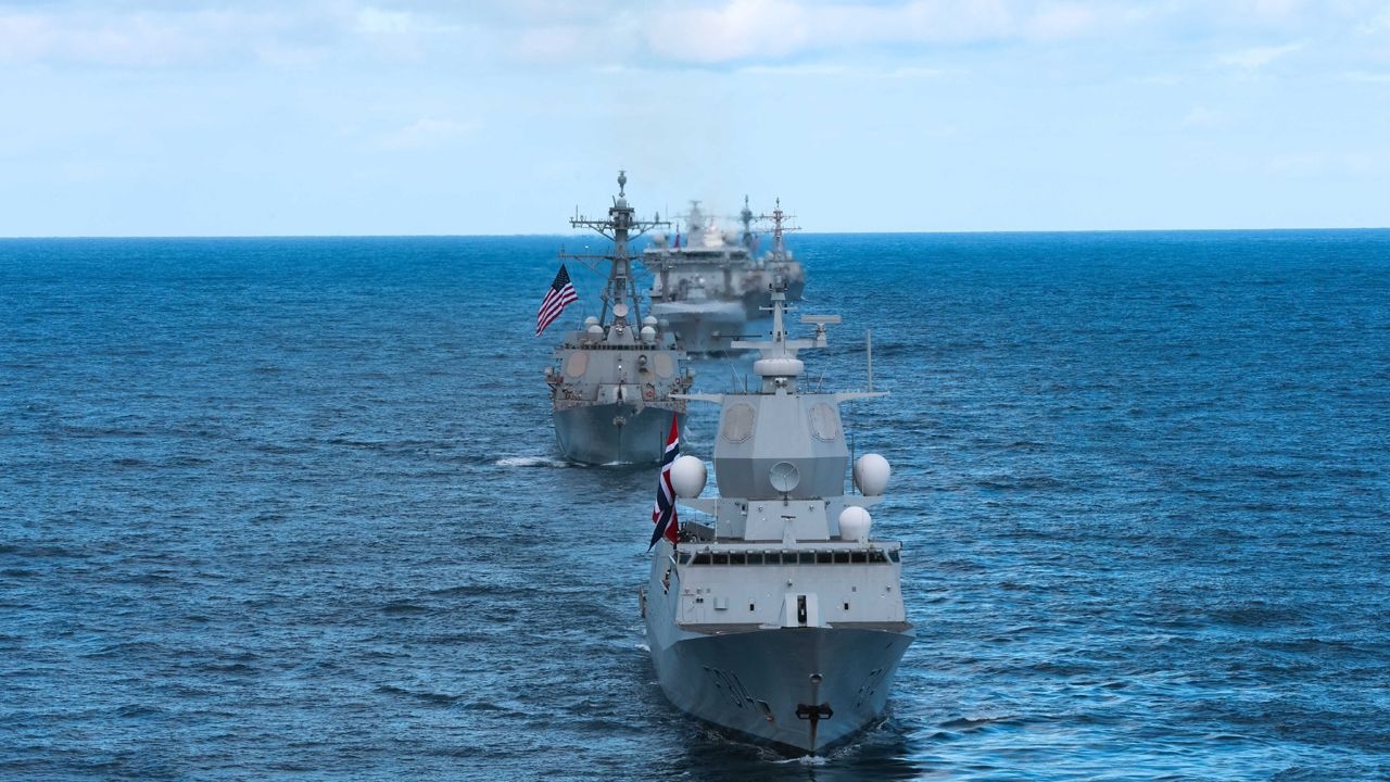 Foto - ABD o ülkeye savaş gemilerini gönderdi, devlet başkanı bakın ne yaptı? "Papa" detayı herkesi şaşkına çevirdi