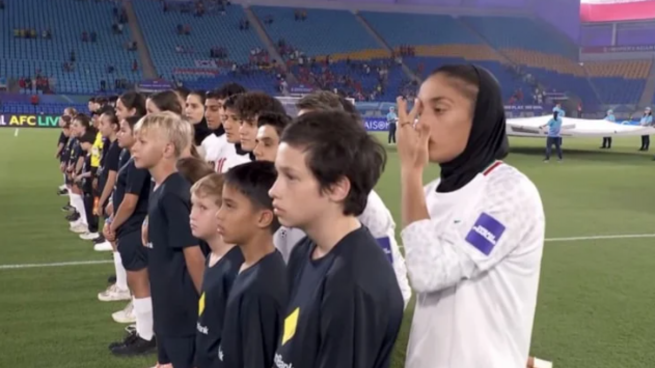 ABD haklı mı? İranlı kadın futbolcuların hareketi olay oldu!