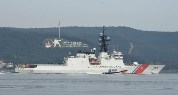 ABD Sahil Güvenlik gemisi 'USS Hamilton' Çanakkale Boğazı'ndan geçişini gerçekleştirdi