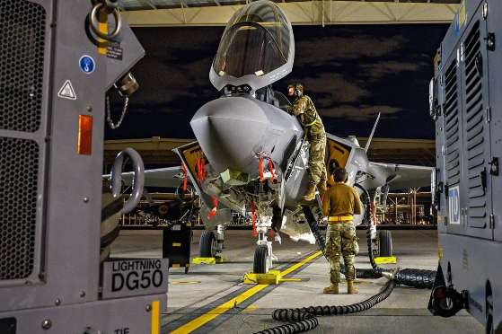 Foto - ABD, Türkiye'nin ahını alarak başına büyük bela aldı! Küçücük el feneri bile F-35'i bakın ne hale getirdi