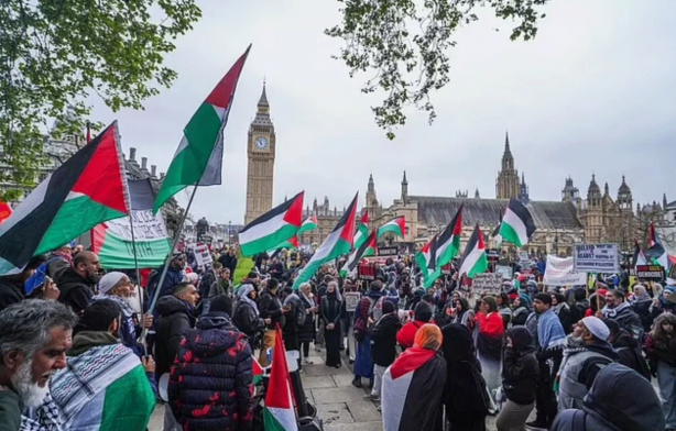 Foto - ABD ve Almanya’nın ardından sıra İngiltere’de! Gazze için yüz binler sokağa indi!