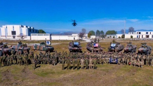 Foto - ABD ve İsrail Türkiye'nin hemen dibinde harekete geçti! Helikopterler havalandı, tanklar ilerlemeye başladı
