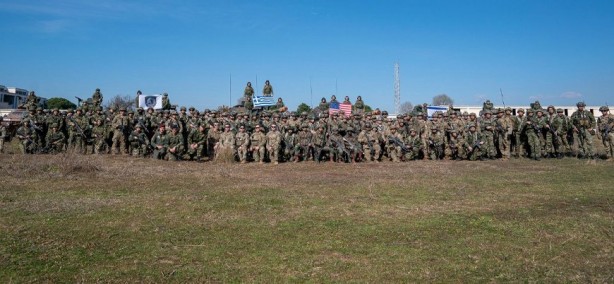 Foto - ABD ve İsrail Türkiye'nin hemen dibinde harekete geçti! Helikopterler havalandı, tanklar ilerlemeye başladı
