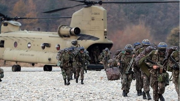 Foto - ABD ve İsrail Türkiye'nin hemen dibinde harekete geçti! Helikopterler havalandı, tanklar ilerlemeye başladı