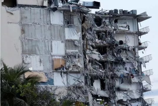 ABD'de 12 katlı bina kısmen çöktü