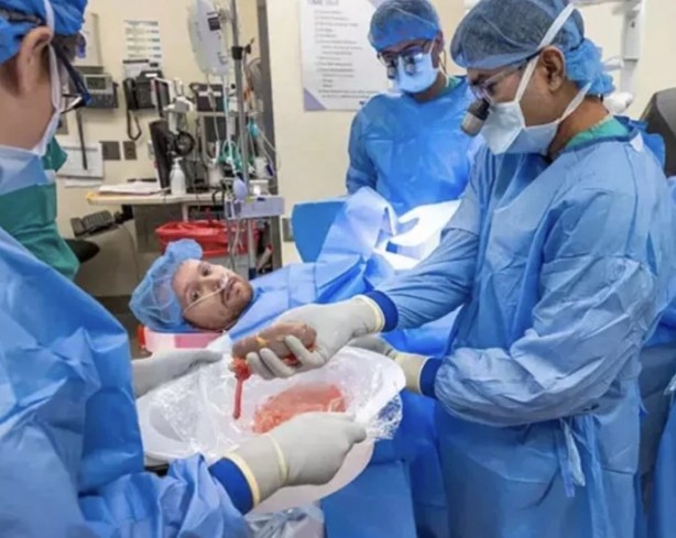 Foto - ABD’de akılalmaz ameliyat! Yeni böbreğini kendi gözleriyle gördü