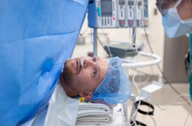 Foto - ABD’de akılalmaz ameliyat! Yeni böbreğini kendi gözleriyle gördü