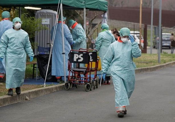 Foto - ABD'de bu kadarına da pes dedirten görüntü! Sosyal mesafe hiçe sayıldı!