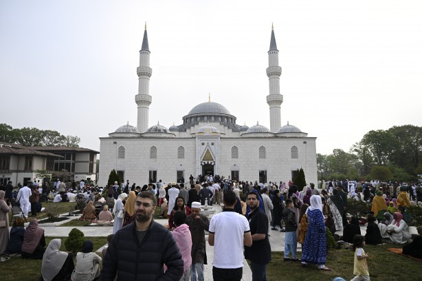 Foto - ABD'de farklı milletlerden Müslümanlar bayram namazı kıldı