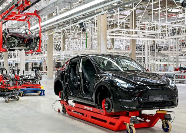 Foto - ABD'de işler kötü gidiyor! Elon Musk, Tesla'da kıyıma hazırlanıyor