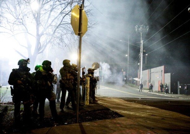 Foto - ABD'de kazan kaynıyor! 'İntikam' sloganları ile saldırdılar!