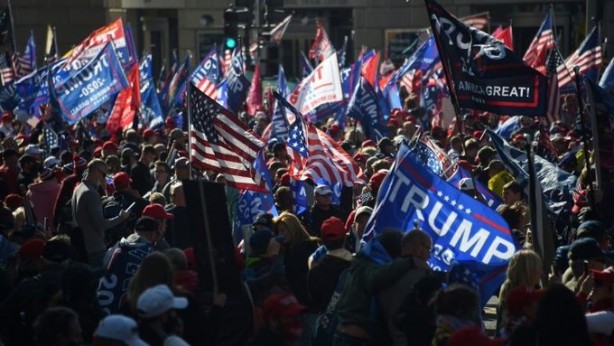 Foto - ABD'de ortalık kızışıyor! Binlerce Trump destekçisi sokaklara döküldü, Yargıtay binasına yürüdü