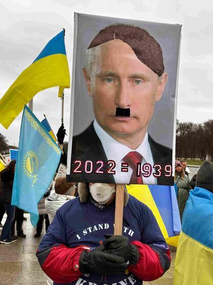 Foto - ABD'de Putin protestosu! Hitler'e benzettiler