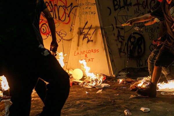 Foto - ABD'de şehir karıştı, ortalık savaş alanına döndü! Ordu sokağa indi