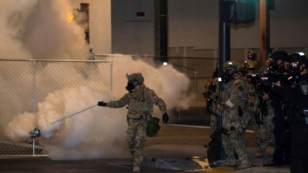 Foto - ABD'de şehir karıştı, ortalık savaş alanına döndü! Ordu sokağa indi