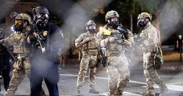 Foto - ABD'de şehir karıştı, ortalık savaş alanına döndü! Ordu sokağa indi