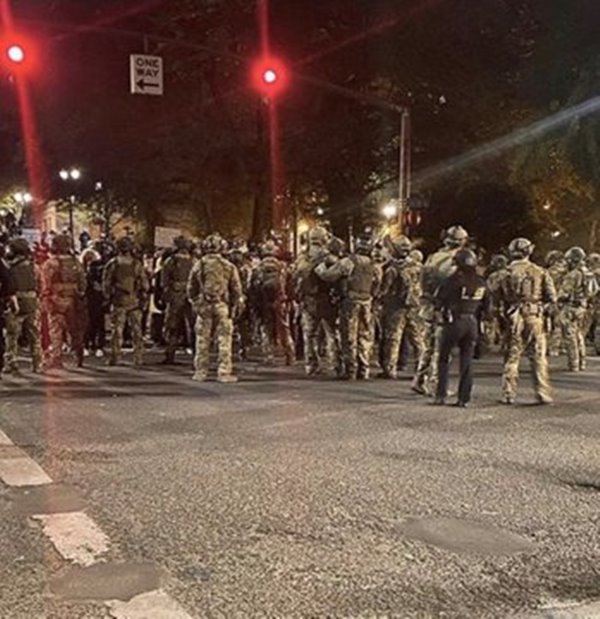 Foto - ABD'de şehir karıştı, ortalık savaş alanına döndü! Ordu sokağa indi