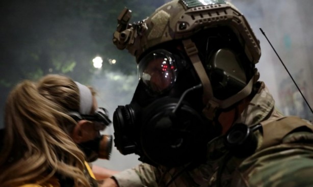 Foto - ABD'de şehir karıştı, ortalık savaş alanına döndü! Ordu sokağa indi