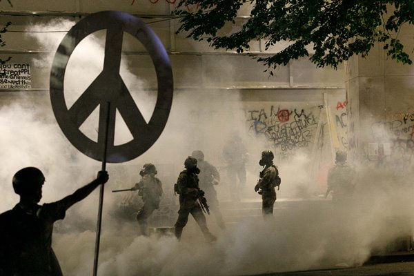 Foto - ABD'de şehir karıştı, ortalık savaş alanına döndü! Ordu sokağa indi