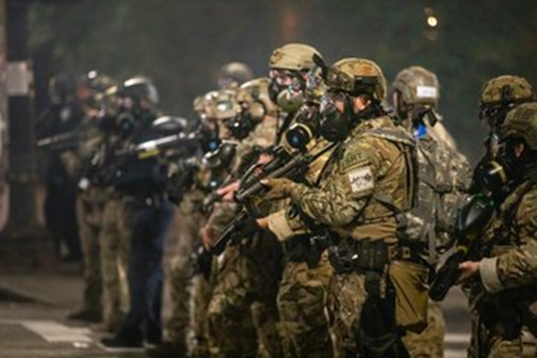 Foto - ABD'de şehir karıştı, ortalık savaş alanına döndü! Ordu sokağa indi