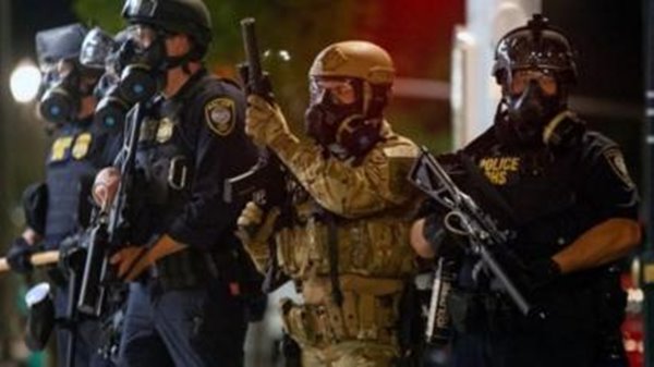 Foto - ABD'de şehir karıştı, ortalık savaş alanına döndü! Ordu sokağa indi