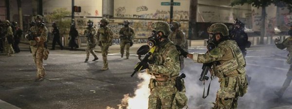 Foto - ABD'de şehir karıştı, ortalık savaş alanına döndü! Ordu sokağa indi