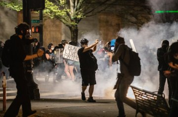 Foto - ABD'de şehir karıştı, ortalık savaş alanına döndü! Ordu sokağa indi