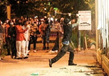 Foto - ABD’de şiddetin dozunu arttıran iddia! ‘Silahlı çocuk askerler’ protestoculara karşı