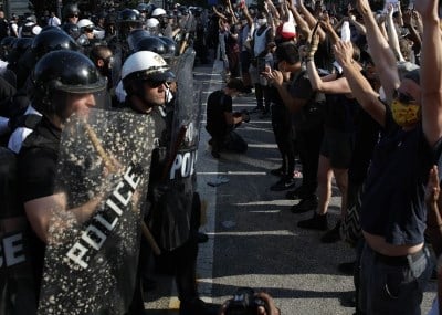 Foto - ABD’de şiddetin dozunu arttıran iddia! ‘Silahlı çocuk askerler’ protestoculara karşı