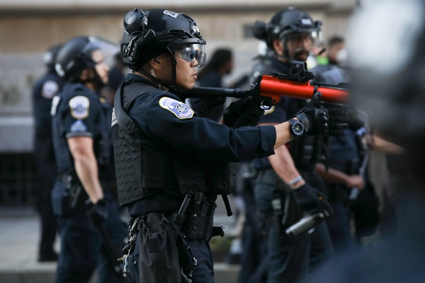 Foto - ABD'de sular durulmuyor! Protestocular Beyaz Saray’ı savaş alanına çevirdi