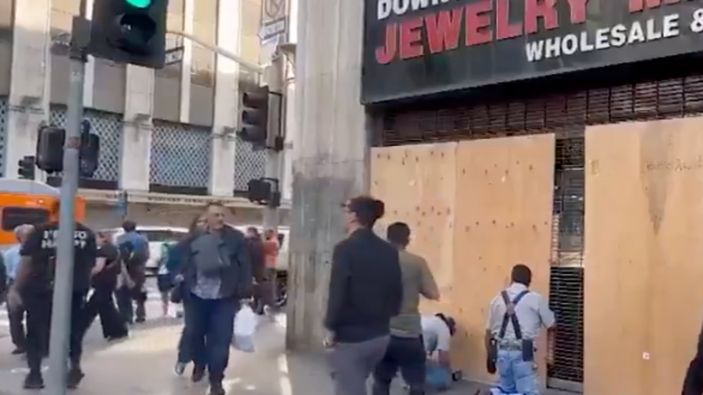 ABD’de yağma başladı! Esnaf önlem almaya çalışıyor