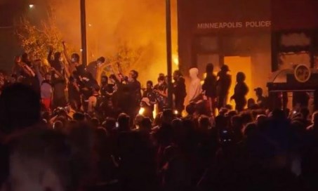 Foto - ABD’de yer yerinden oynuyor! Trump ‘kaçtı’ iddiası