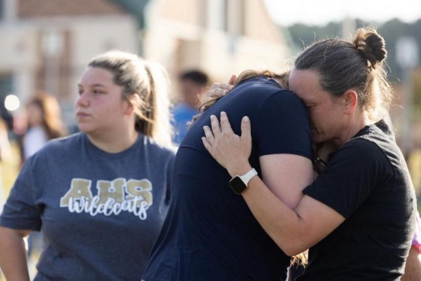 ABD'deki okul saldırısına ilişkin akılalmaz detay: Babası silahı "tatil hediyesi" olarak almış