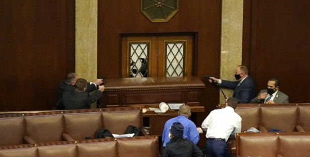 Foto - ABD'den kan donduran görüntüler! Dünyanın gözü orada