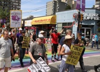 Foto - ABD’den sonra bir ülke daha karıştı! Kısıtlamalara ‘Bill Gates’li protesto