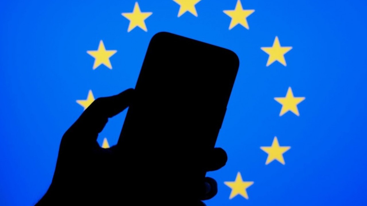 AB’den akıllı telefon kararı! Değişimi kullanıcıya bırakıyor