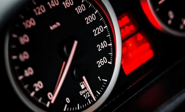 Foto - AB'den tüm yeni araçlarda hız sınırlayıcı zorunluluğu