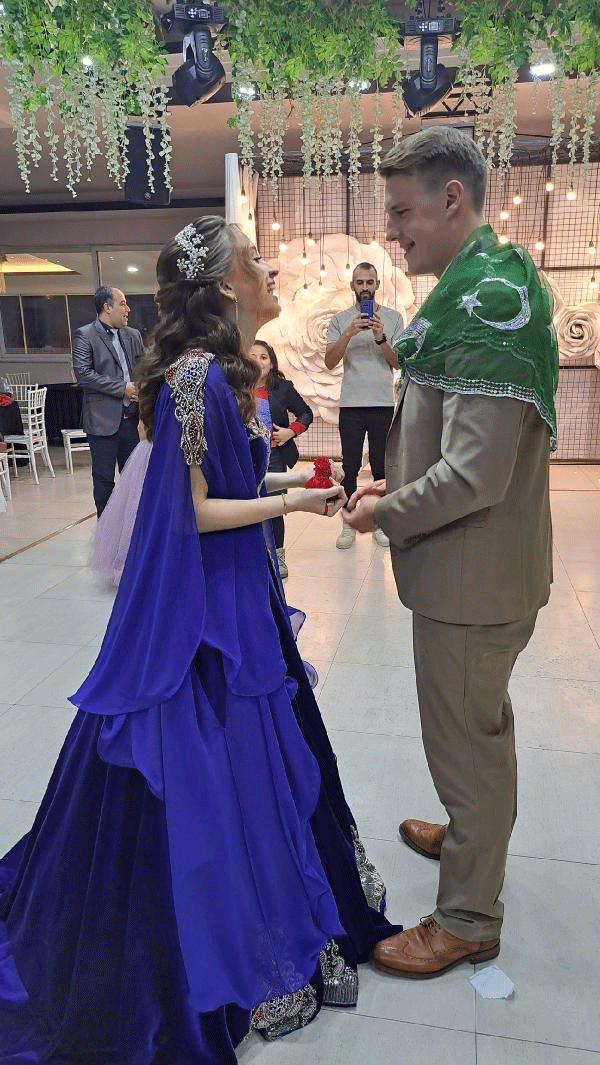 Foto - ABD’li gençlere bizim usul düğün geline kına, damada ay yıldızlı örtü
