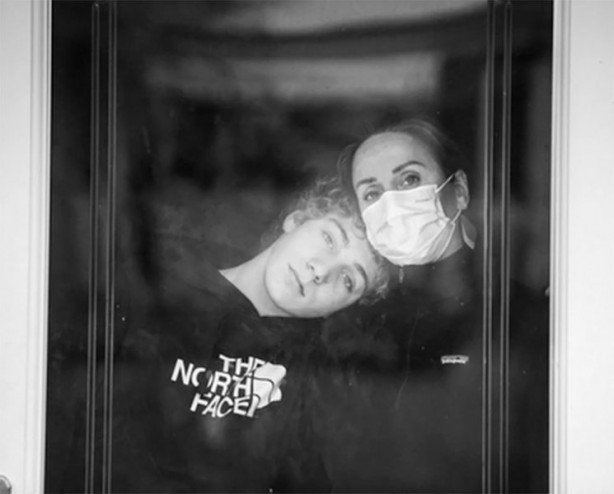 ABD’li hemşireden kan donduran sözler: Kemiklerim tek tek kırılıyor gibiydi