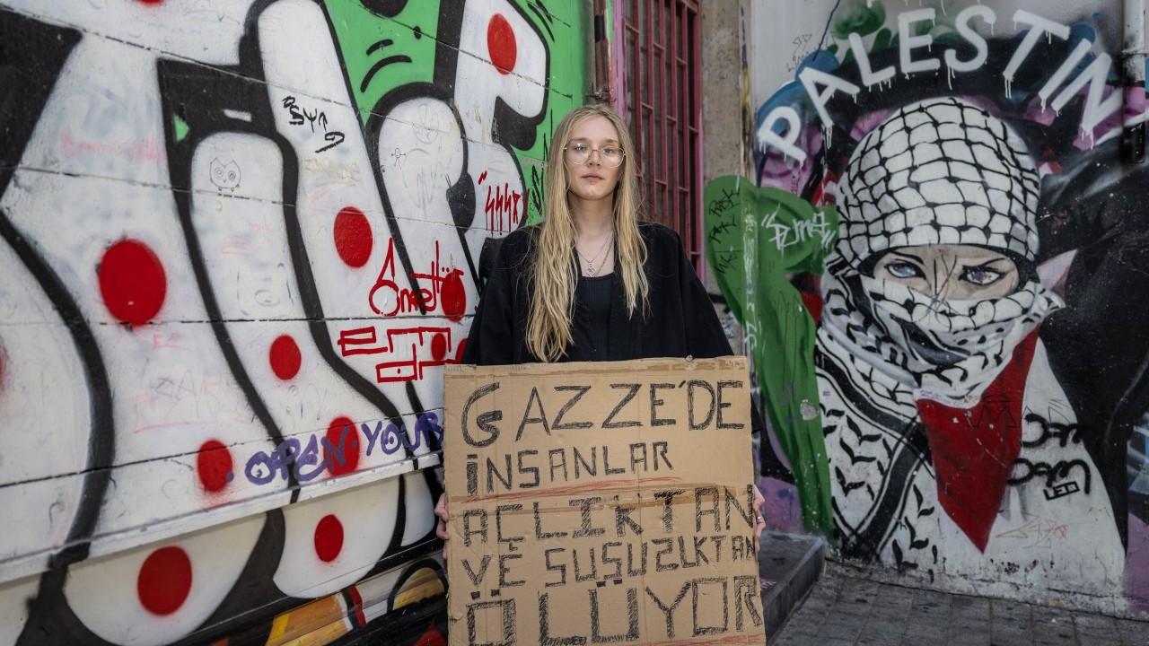 ABD'li sanatçı Gazze protestosu için İstanbul'a geldi! 