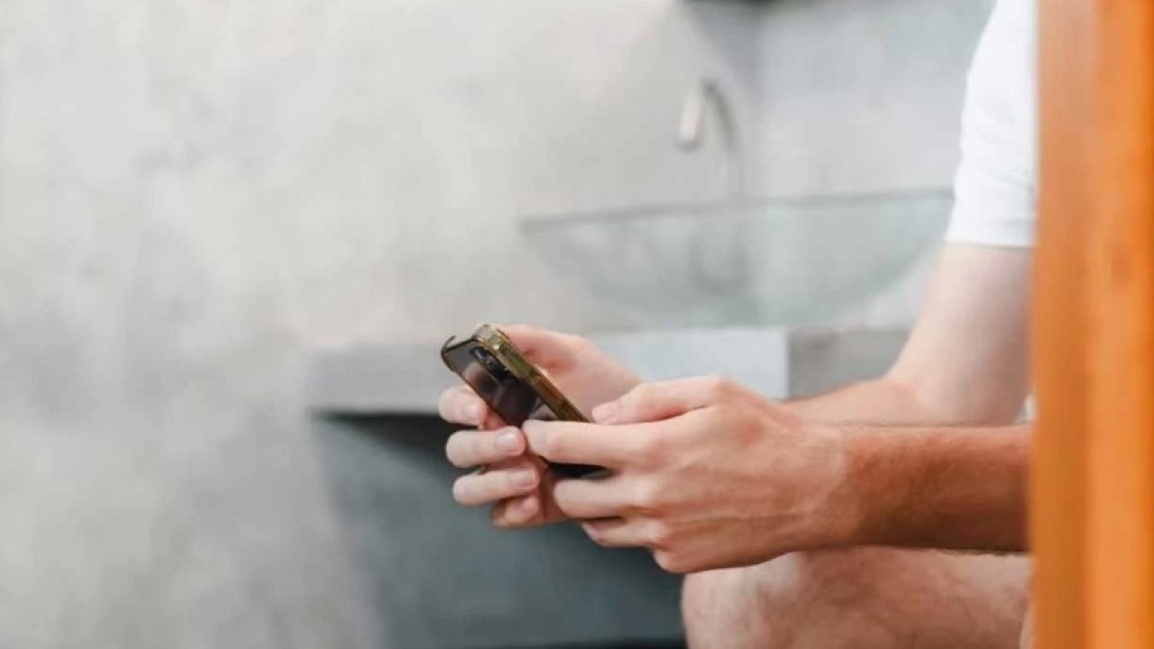 Foto - ABD’li uzmanlardan şoke eden uyarı! Telefonla tuvalete girenler dikkat