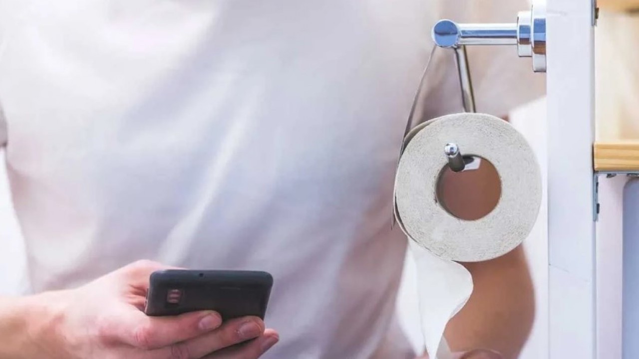 Foto - ABD’li uzmanlardan şoke eden uyarı! Telefonla tuvalete girenler dikkat
