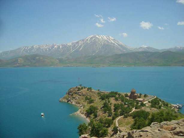 Foto - ABD'liler Van Gölü'nün altında bakın ne arıyor! 5 ton dinamitle geldiler, duyan dehşete düşecek