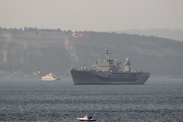 Foto - ABD'nin dev savaş gemisi Çanakkale Boğazı'nda görüldü!