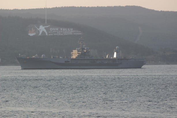 Foto - ABD'nin dev savaş gemisi Çanakkale Boğazı'nda görüldü!
