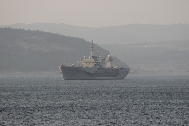 Foto - ABD'nin dev savaş gemisi Çanakkale Boğazı'nda görüldü!