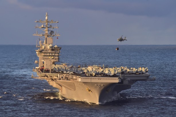 Foto - ABD'nin uçak gemisi Eisenhower, balistik füzeyle vuruldu!