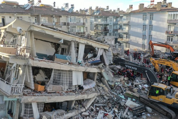 Foto - Abdullah Ağar depremin ardından o ülke konusunda uyardı: Bu desteğin bazı riskleri var