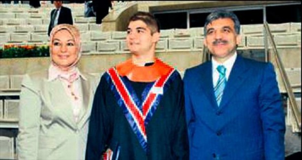Foto - Abdullah Gül ortaya çıktı! Herkes 'kim bu yanındaki gizemli kişi?' diye sordu