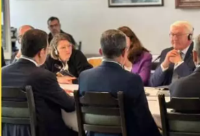 Foto - Abdullah Gül'den şüphe uyandıran hamle! Orada görüldü, herkes "Bu ekibi hangi üst akıl, ne için topladı?" sorusunu soruyor